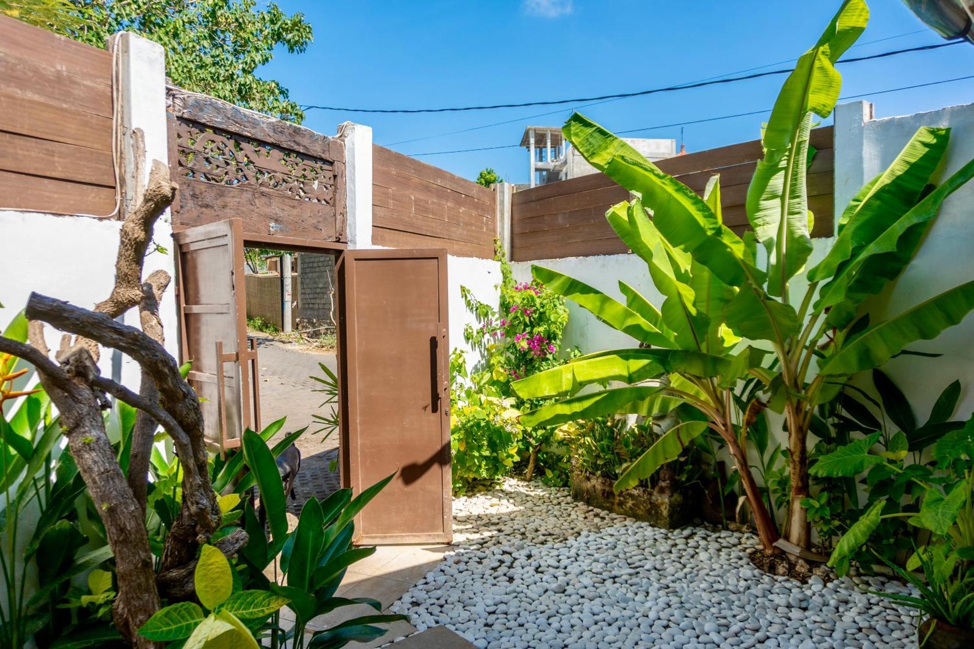 Damai Uluwatu Hotel Exterior photo