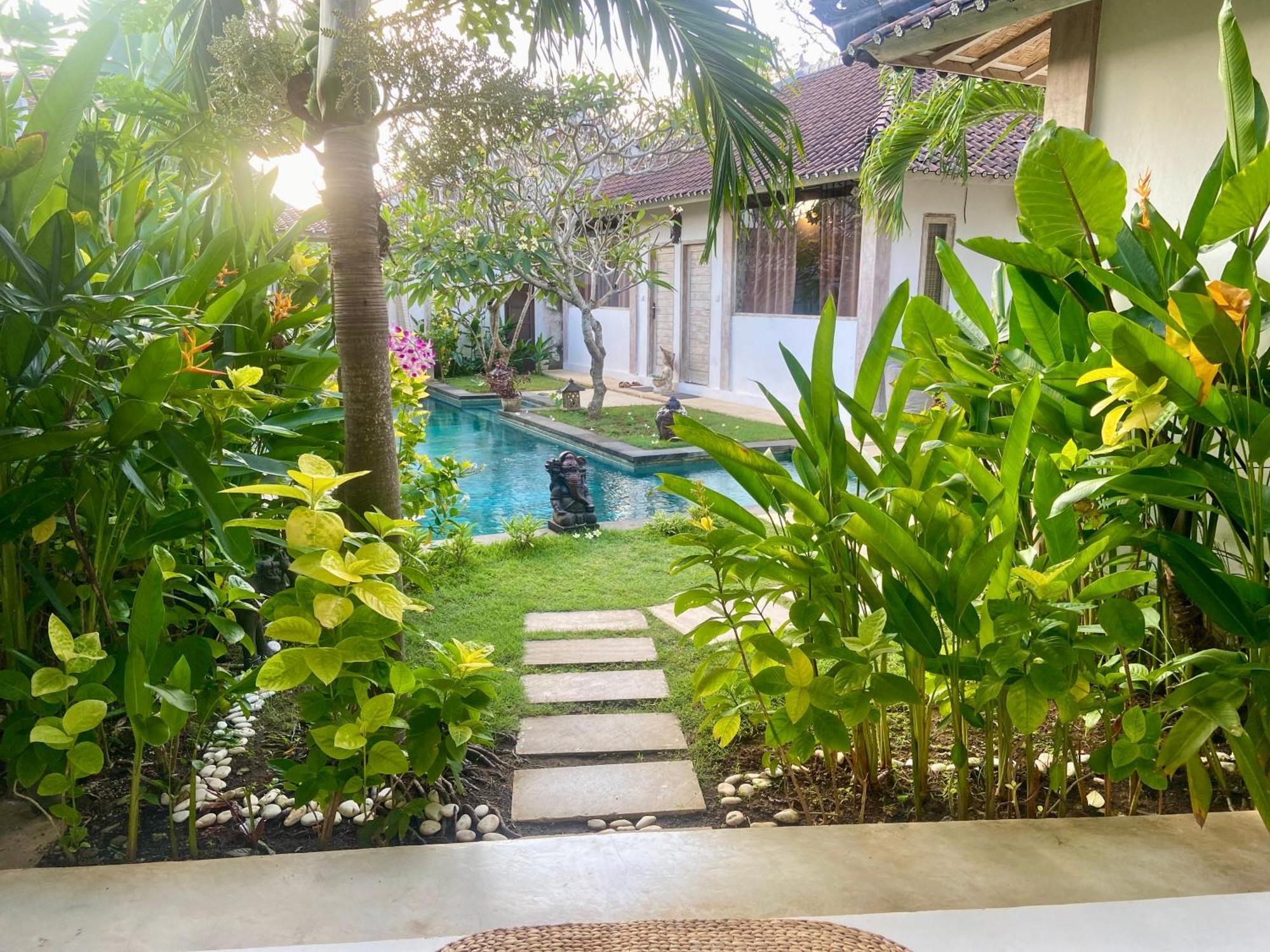 Damai Uluwatu Hotel Exterior photo